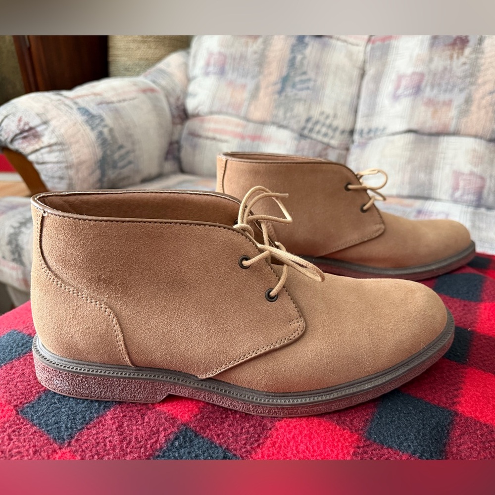 Bass Men's Light Brown Suede Chukka Boots